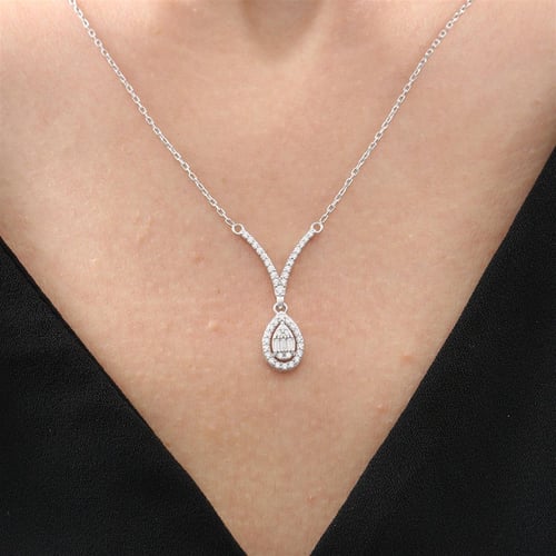 Drop Form Elegance Seal Silver Necklace