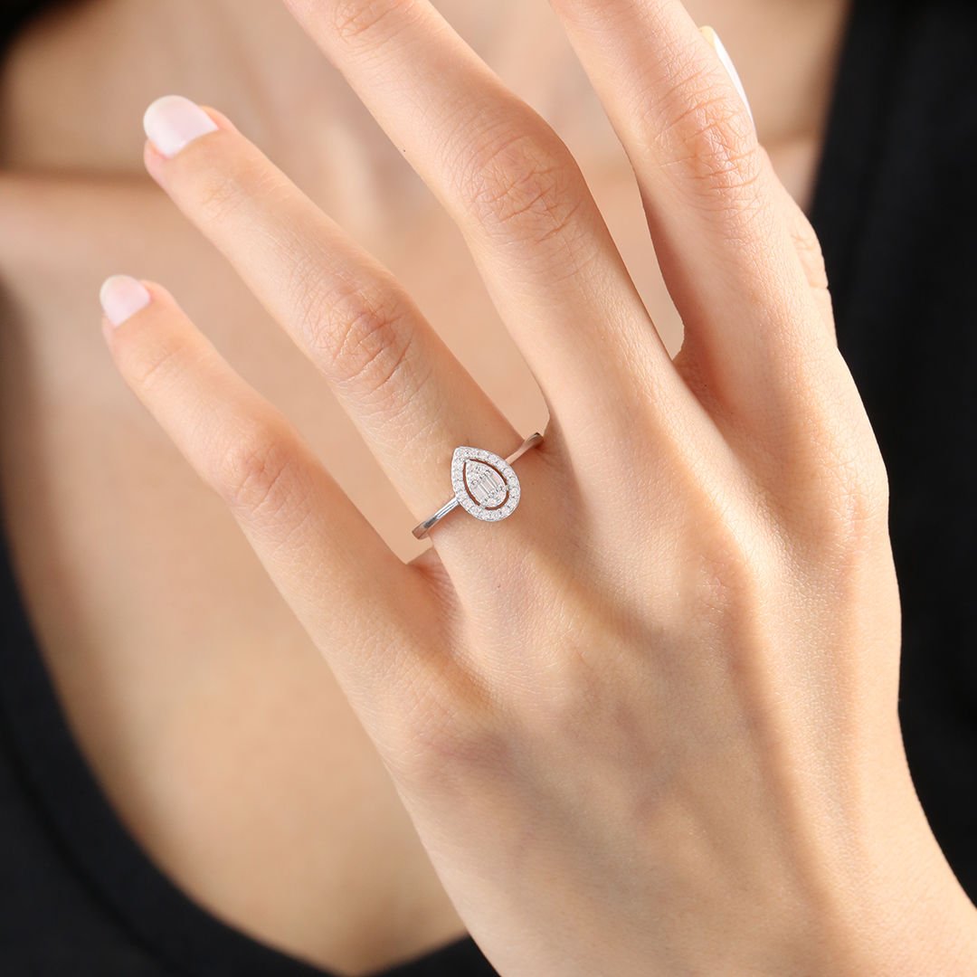 Drop Form Silver Ring